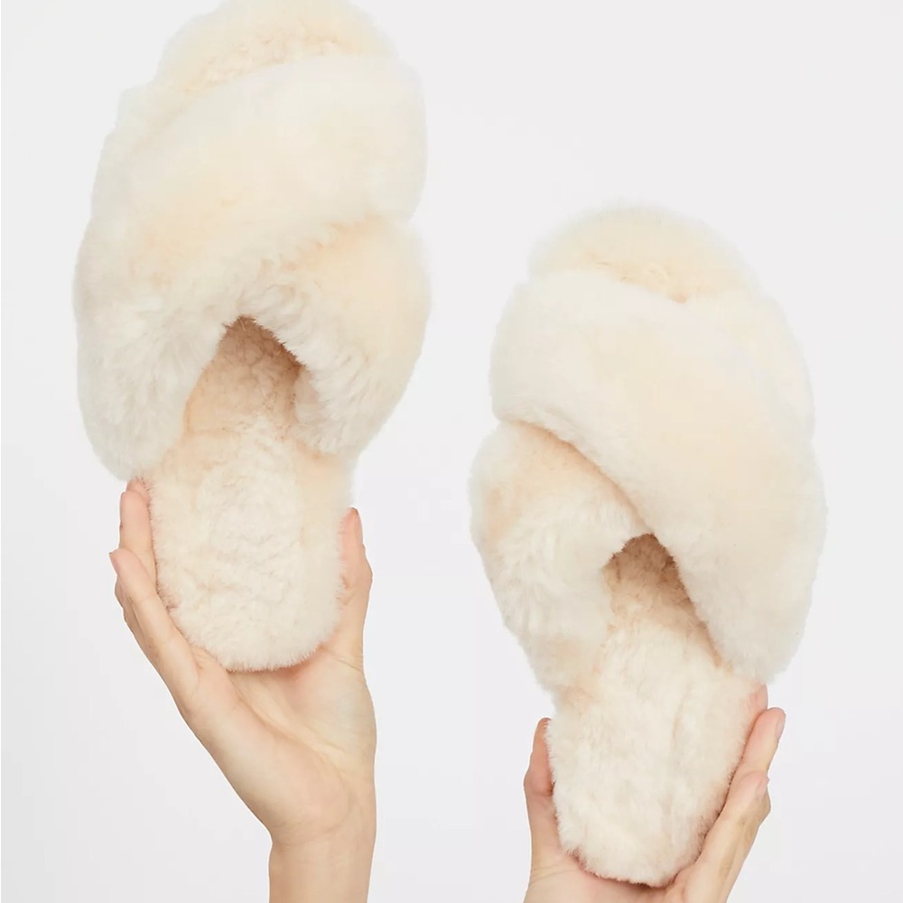 Emu Women's Cream Fuzzy Slippers